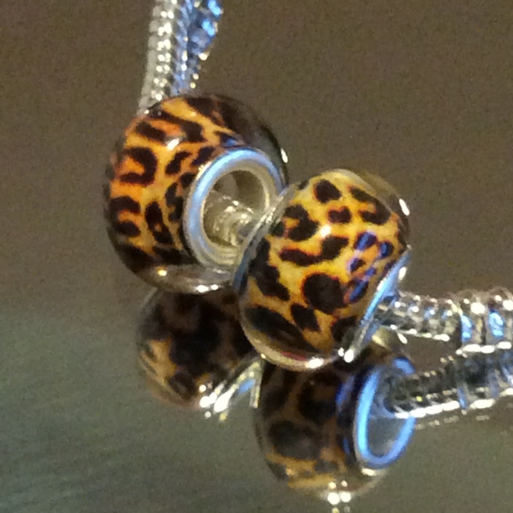 ๐ 2PC ANIMAL PRINT LEOPARD BEAD CHARM GEM DIY LUV - Picture 7 of 8