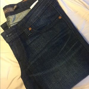 ⬇️price drop ⬇️✨Levis✨ Dark blue jeans