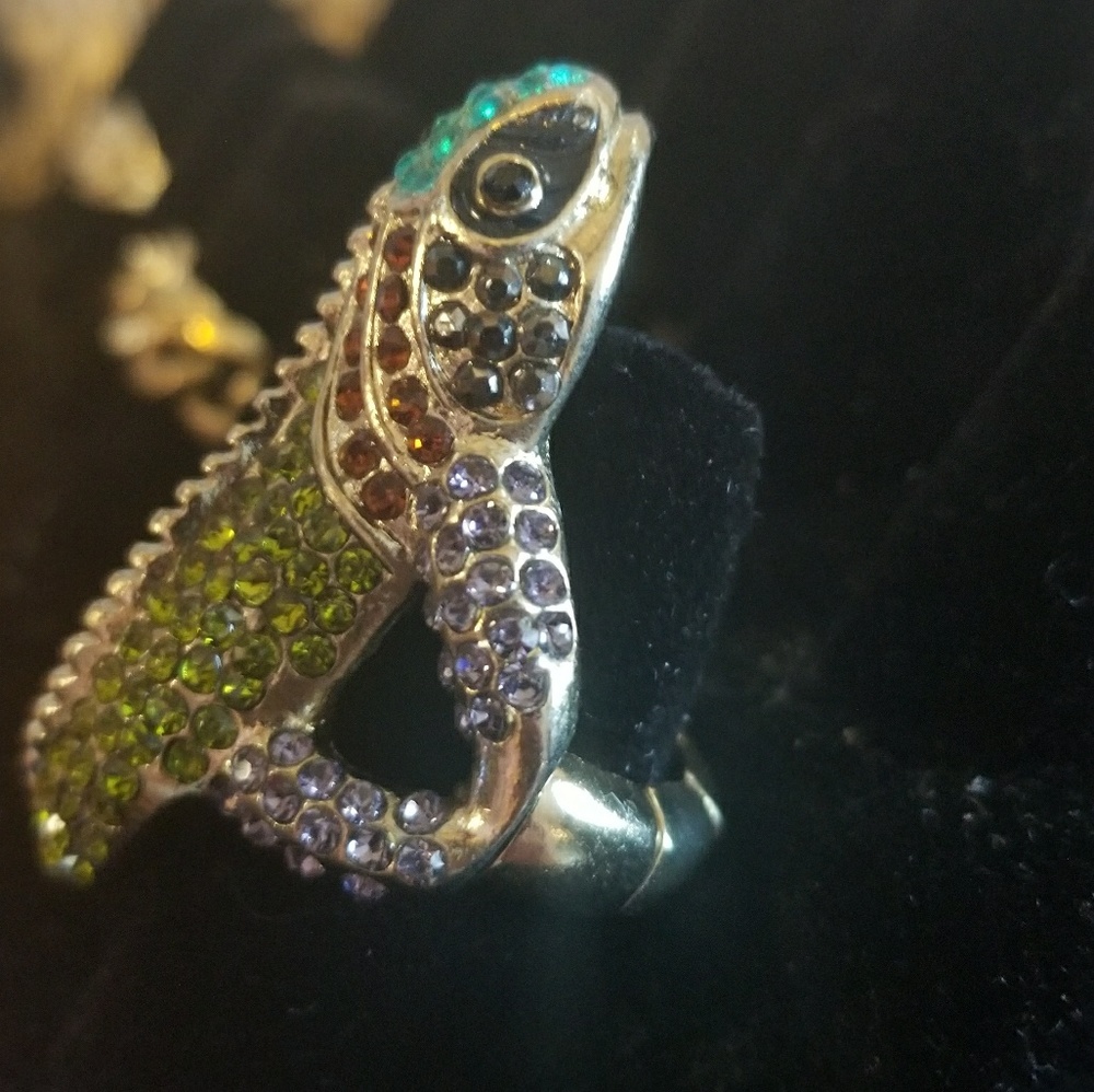 Adorable lizard ring