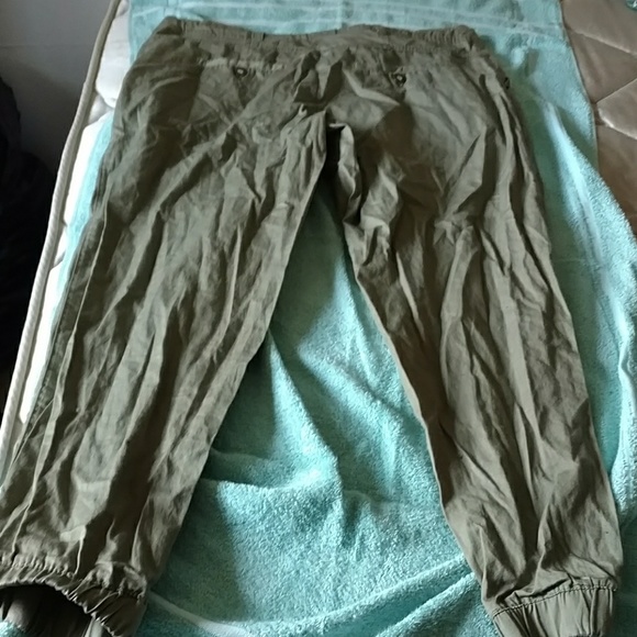 Green pants - Picture 4 of 5