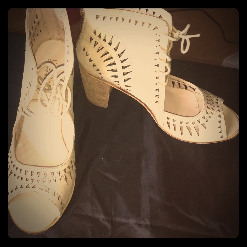 Beige Catherine Malandrino lace-up chunky heels
