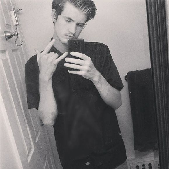 Meet your Posher, Andrew - Picture 1 of 1