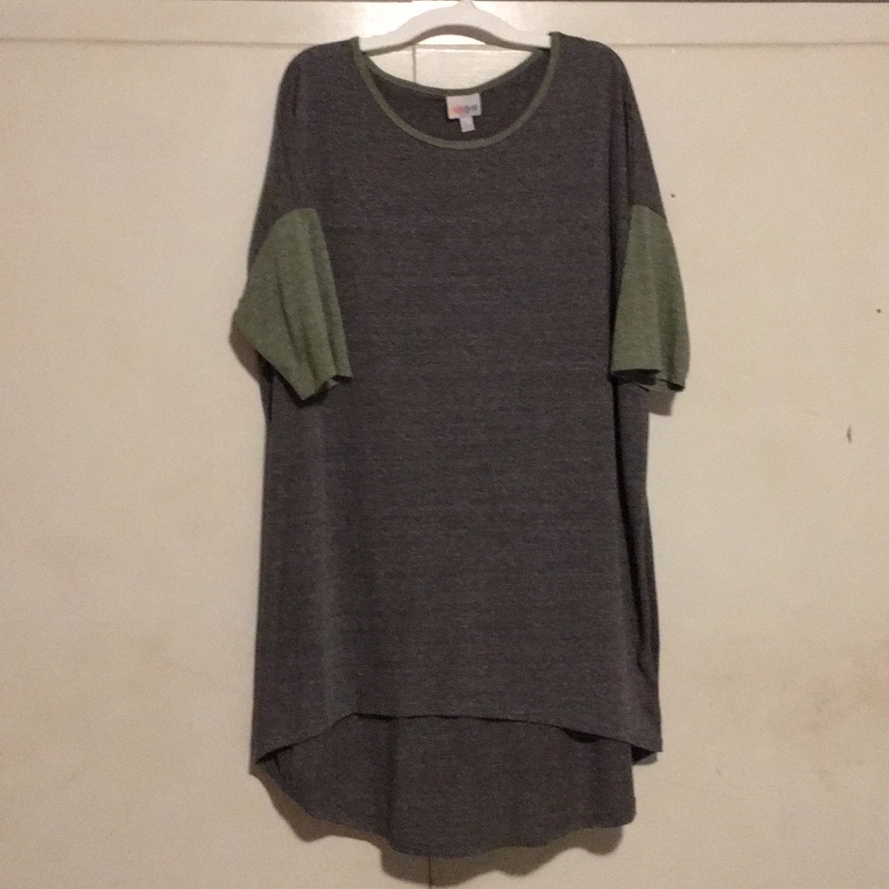 Large Grey and Green Heathered LuLaRoe Irma Top 👚