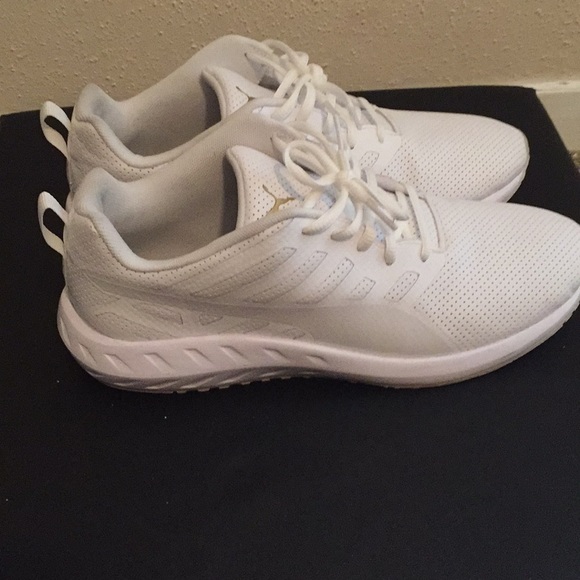 PUMAS - Picture 3 of 4