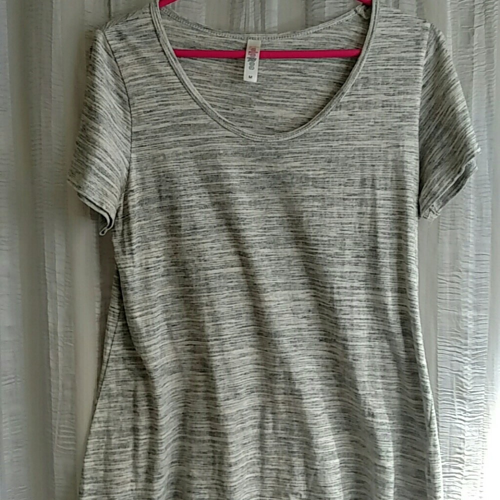 Medium Classic LuLaRoe Tee