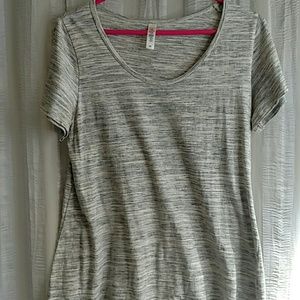 Medium Classic LuLaRoe Tee