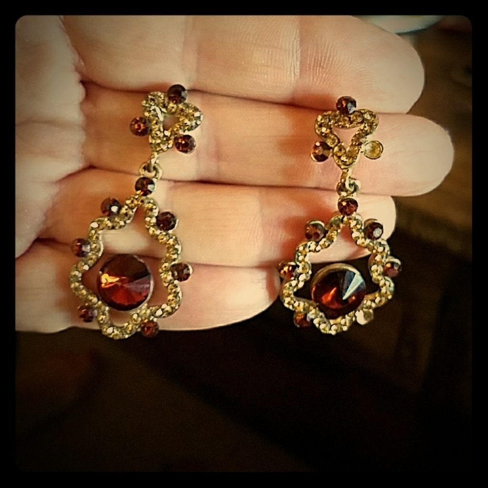 Beautiful golden amber stones.  From Norstroms. 'r