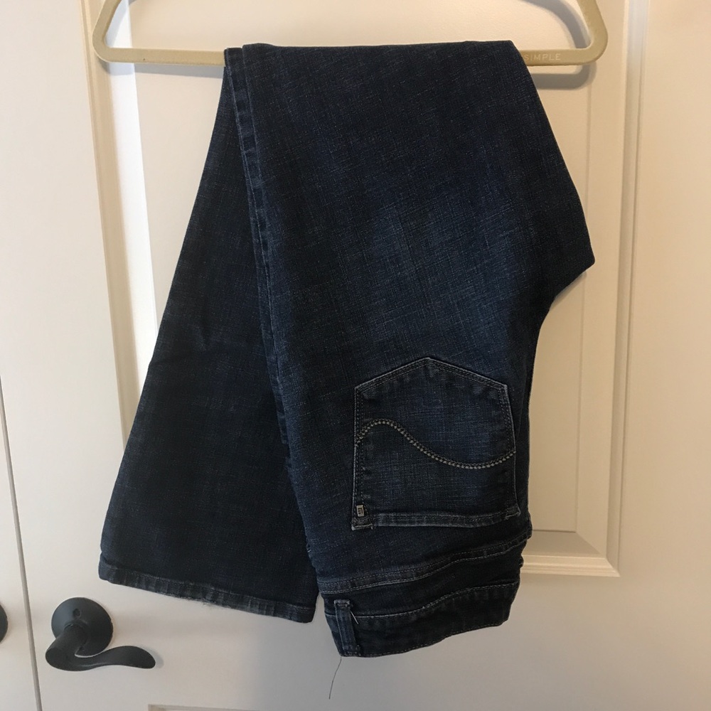 Curvy fit bootcut jeans