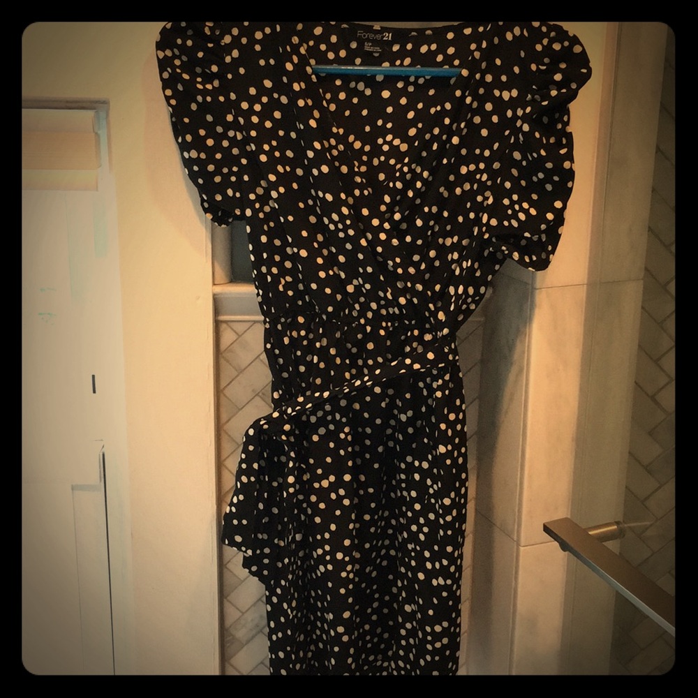 Adorable Vintage-Esque Faux wrap Polka dot dress. - Picture 1 of 5