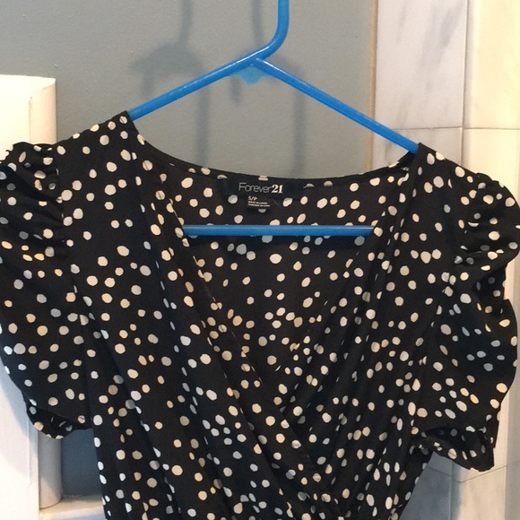 Adorable Vintage-Esque Faux wrap Polka dot dress. - Picture 2 of 5