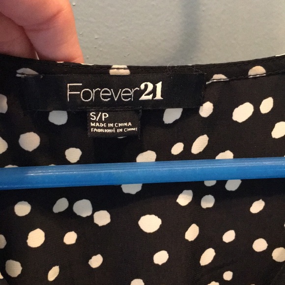 Adorable Vintage-Esque Faux wrap Polka dot dress. - Picture 3 of 5