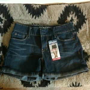 Denizen Levi stretchy Jean shorts