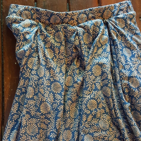 Pocket Skirt - Picture 2 of 5