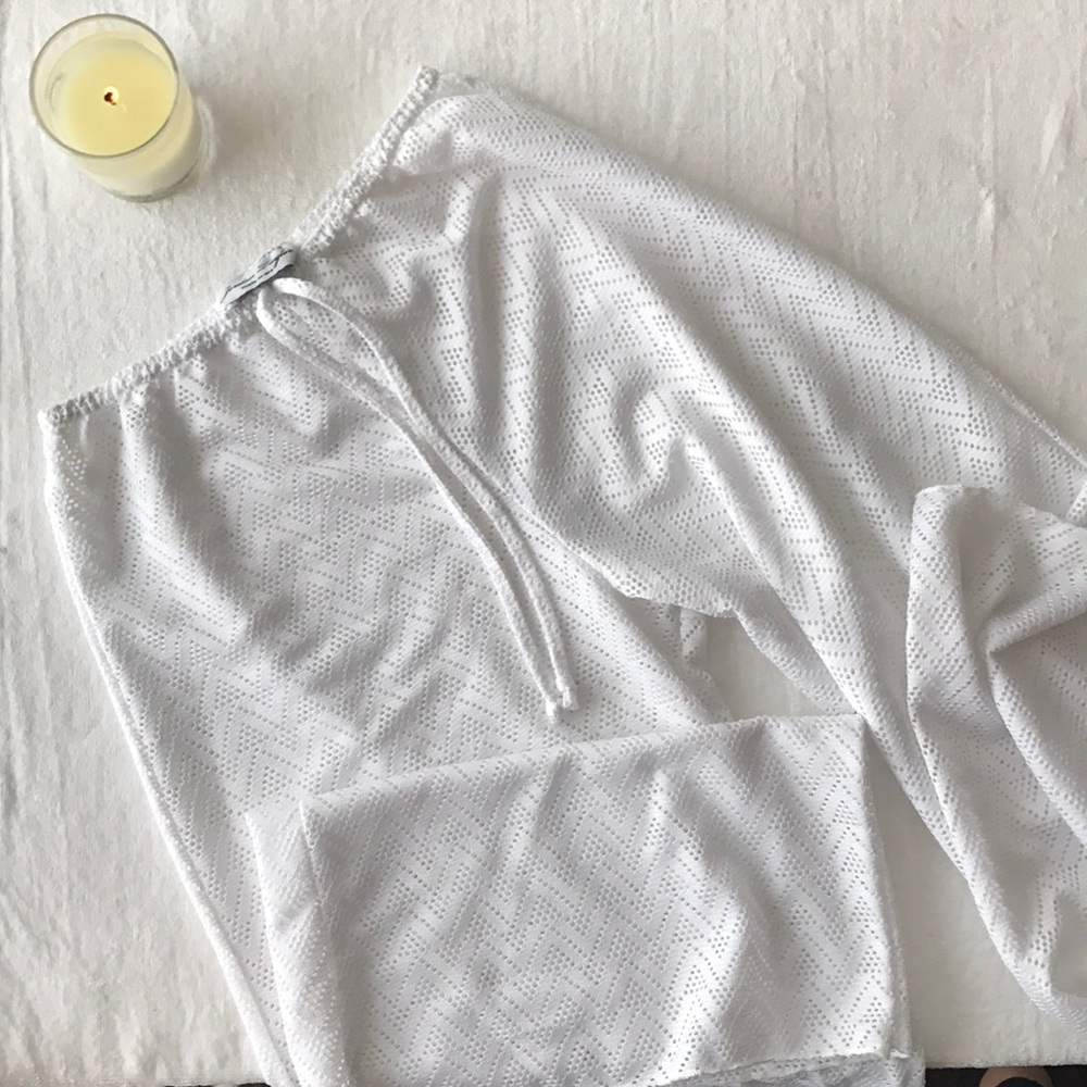 Cute white beach pants!