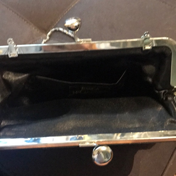 Sequence wallet clutch wristlet on chain - Picture 2 of 3