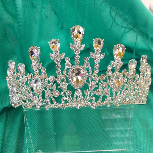 ❄️ Frozen Tiara - Silver w/ Clear Crystals - Picture 1 of 8
