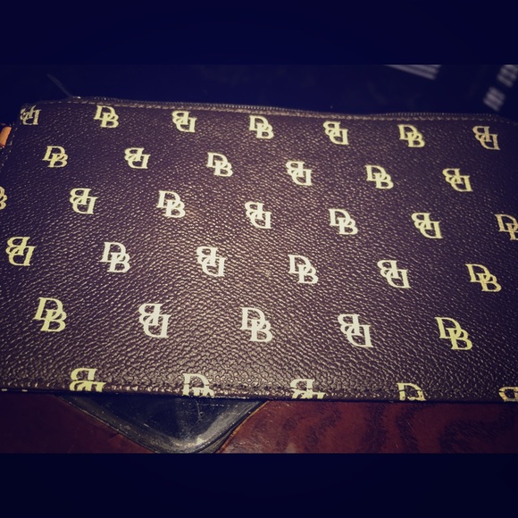 Dooney & bourke wristlet - Picture 1 of 4