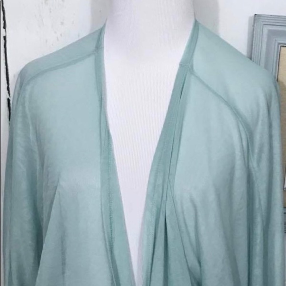 Beautiful sheer medium lularoe Lindsay