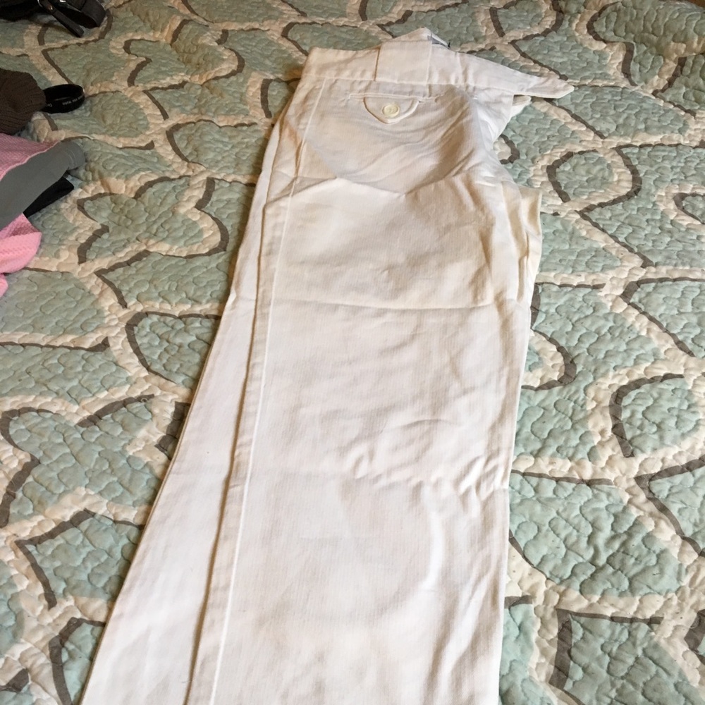Super cute white Capri pants