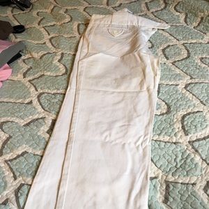 Super cute white Capri pants