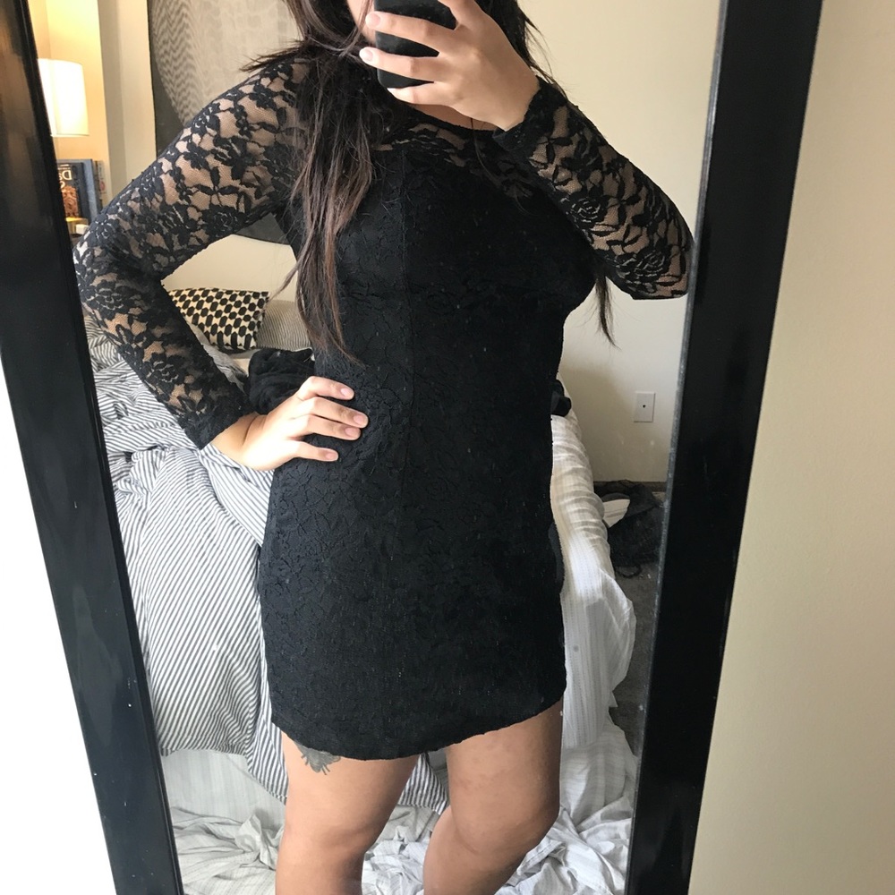 LAST CHANCE - Black Midi Lace Dress