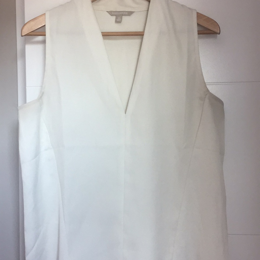 BR V-neck shell. Size m. Cream. - Picture 3 of 3