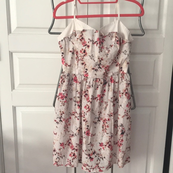 Forever 21 Dresses & Skirts - Flower dress