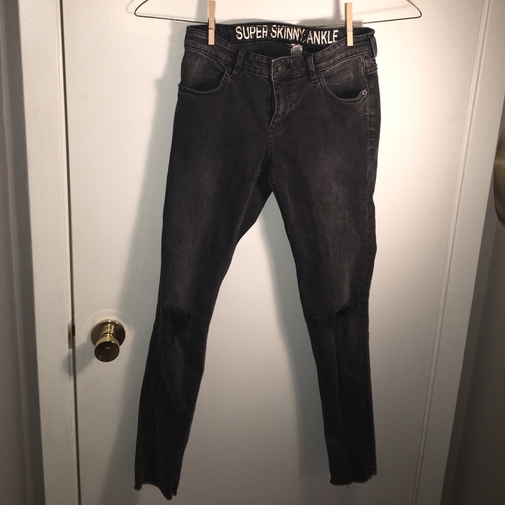 Super skinny ankle black jeans from H&M