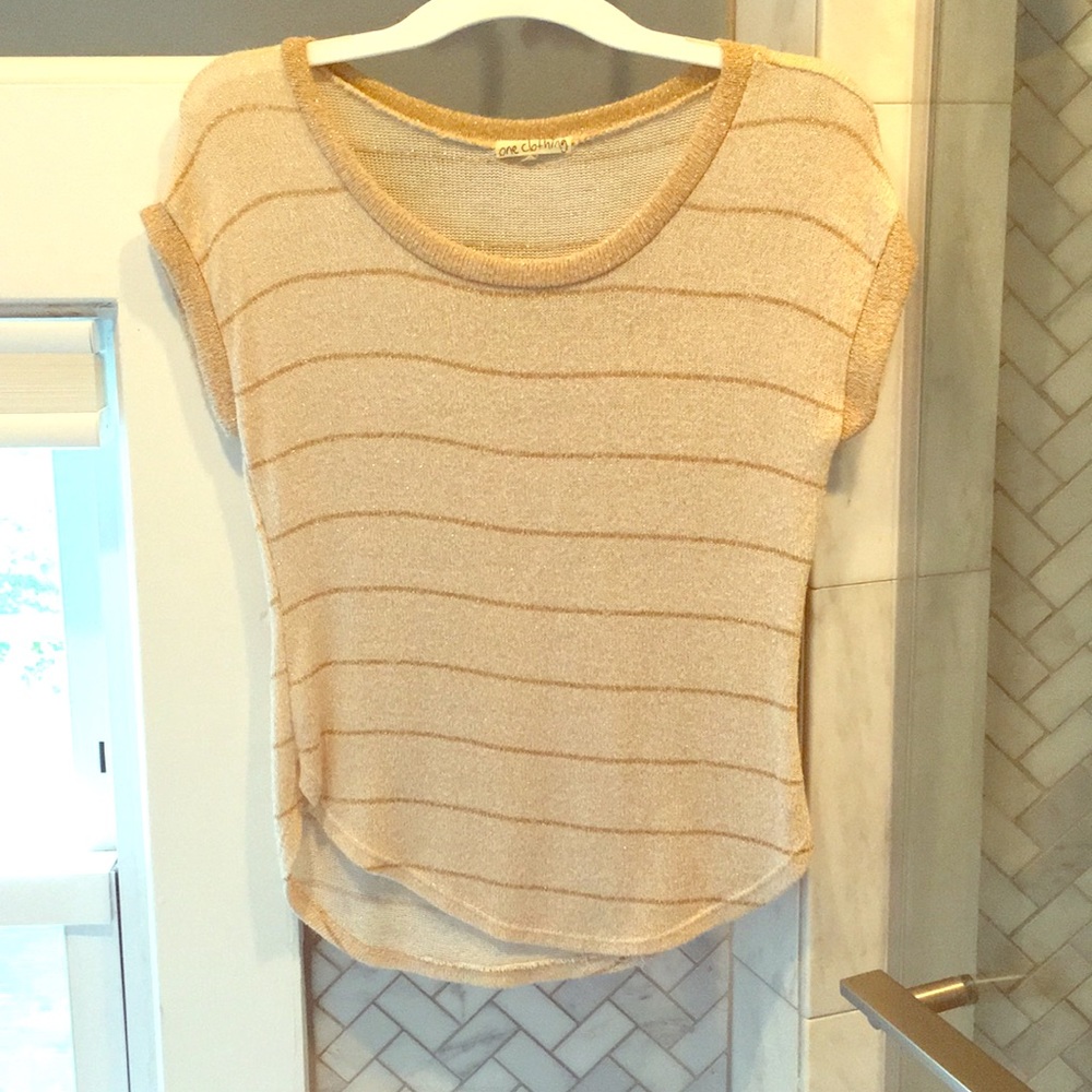 Fun striped gold and cream top!