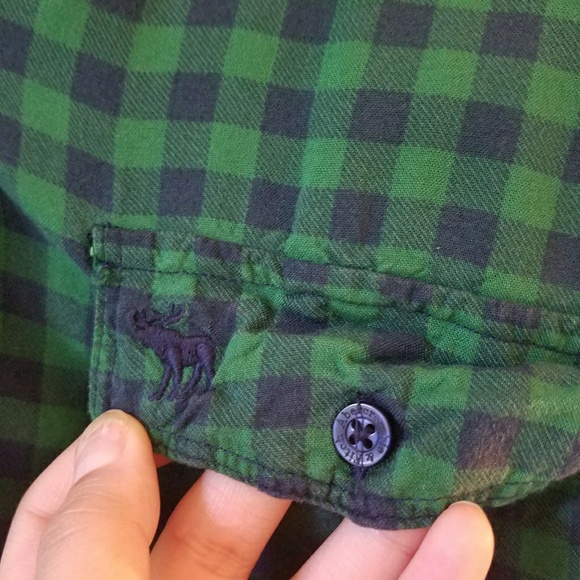 A&F Gingham Plaid Flannel Button Down - Picture 4 of 5
