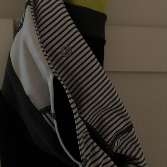 LuluLemon Reversible a Yoga Pants - Picture 3 of 4