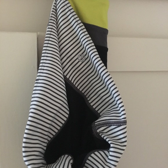 LuluLemon Reversible a Yoga Pants - Picture 4 of 4