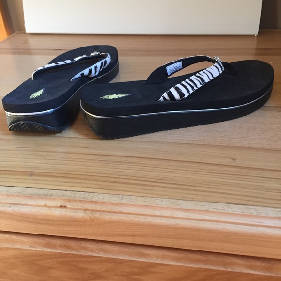 Volatile Zebra Print Sandals - Picture 4 of 4