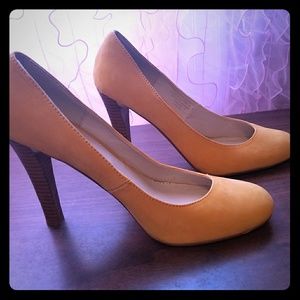 Colin Stuart yellow 4" heels