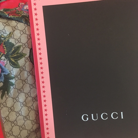 Gucci Scarf - Picture 5 of 7