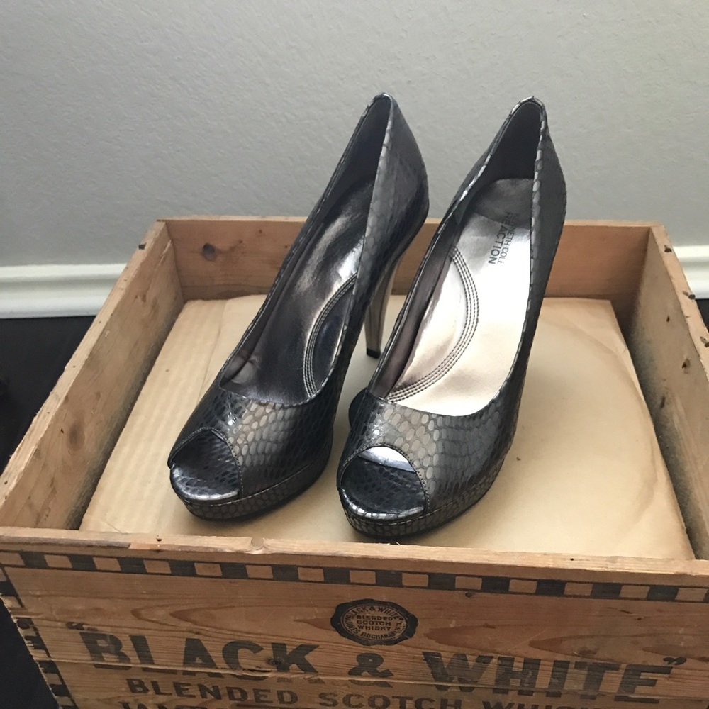 Kenneth Cole size 10