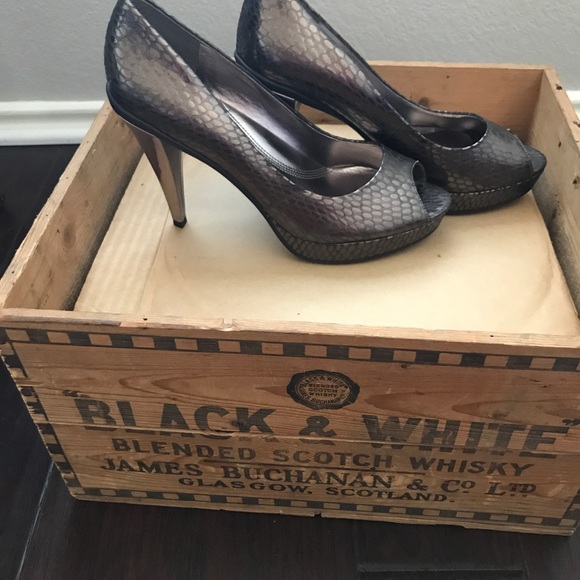 Kenneth Cole size 10 - Picture 2 of 6