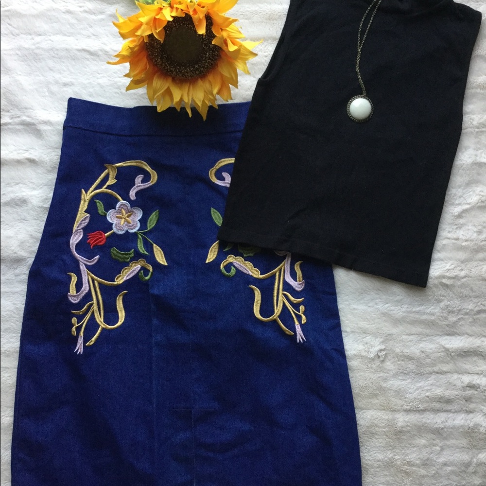 SOLD High waisted jean skirt with Floral Embroidery🌻