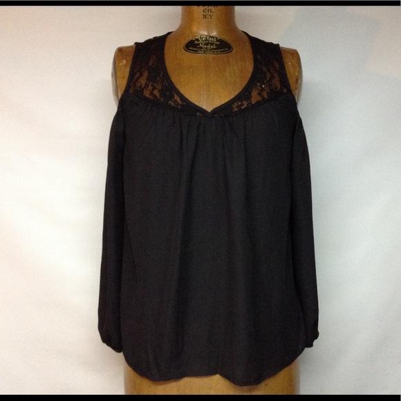 Black lace yolk cold shoulder top-Jrs - Picture 2 of 4