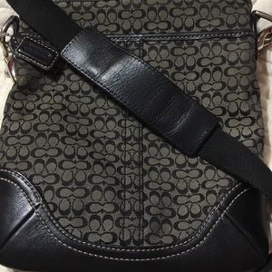**Must Go** Authentic Coach Signature Crossbody