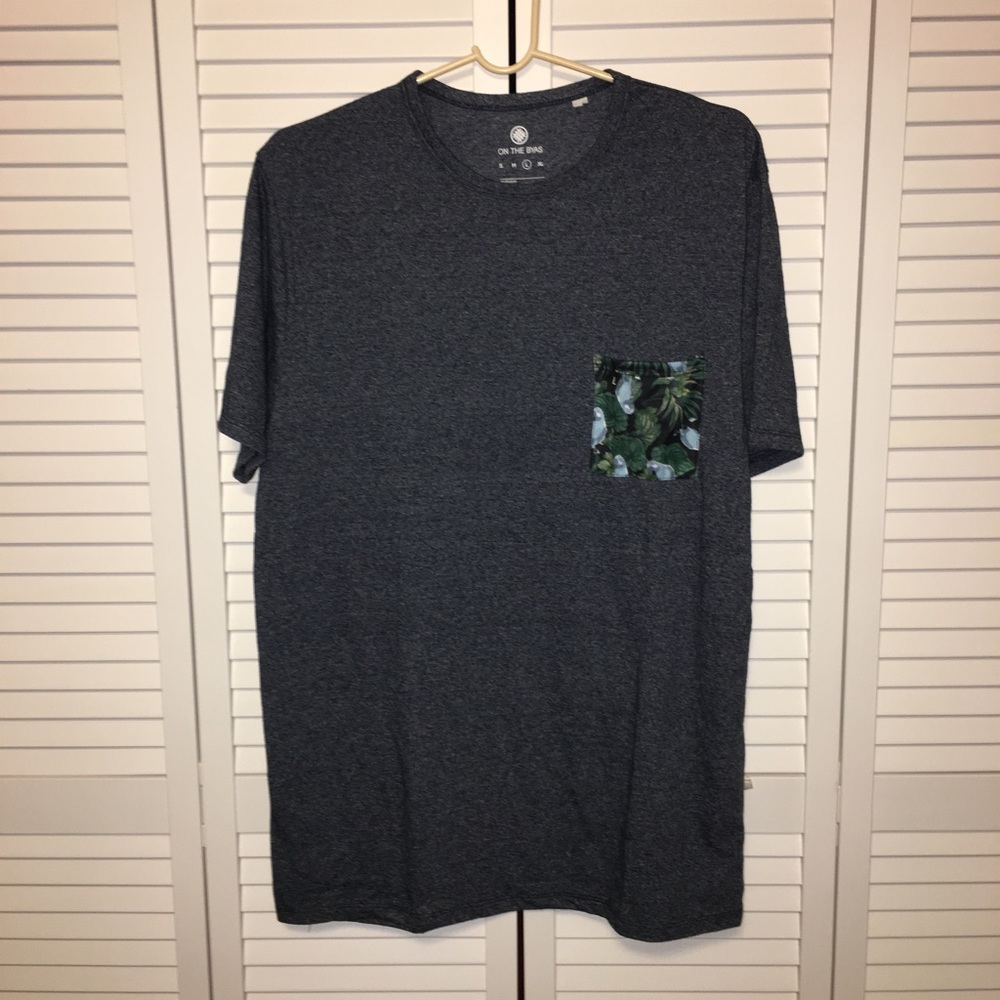 Men's pocket tee with leafy pocket design