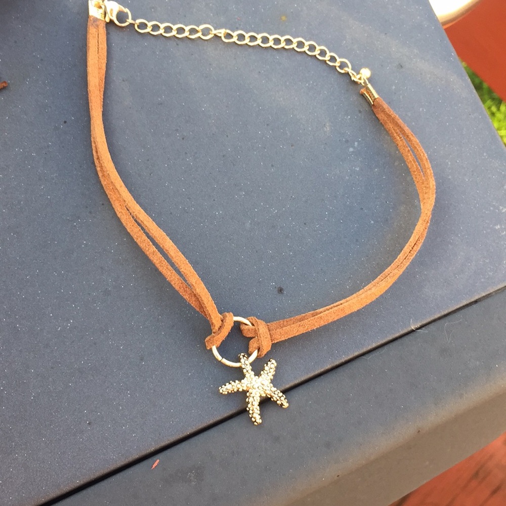 beach choker necklace. Worn once. price negotiable