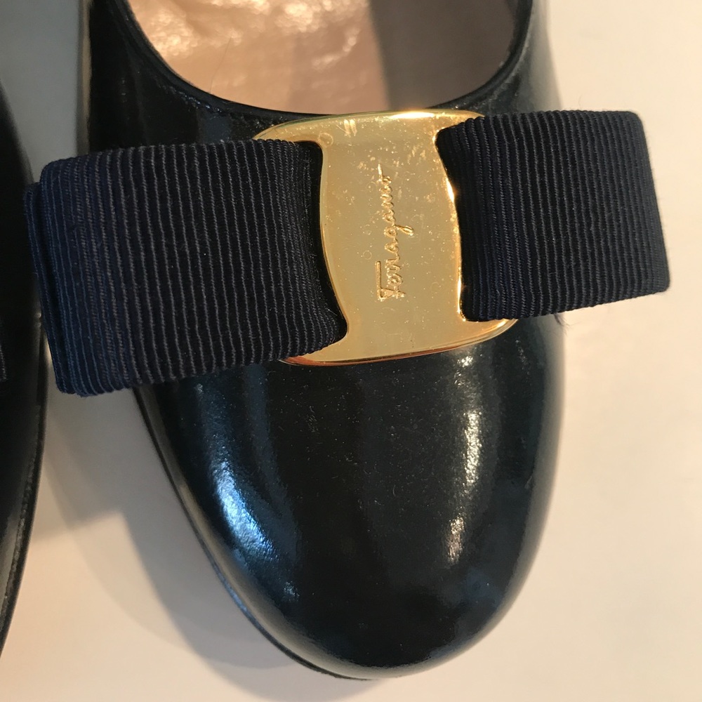 Vintage Ferragamo Dark Navy Blue Flats "7.5 B"