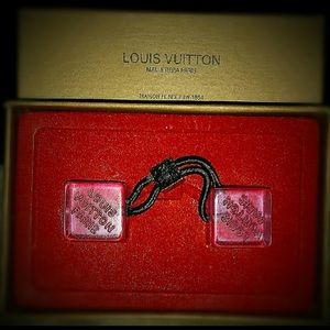 Louis Vuitton cube hair ties light pink i