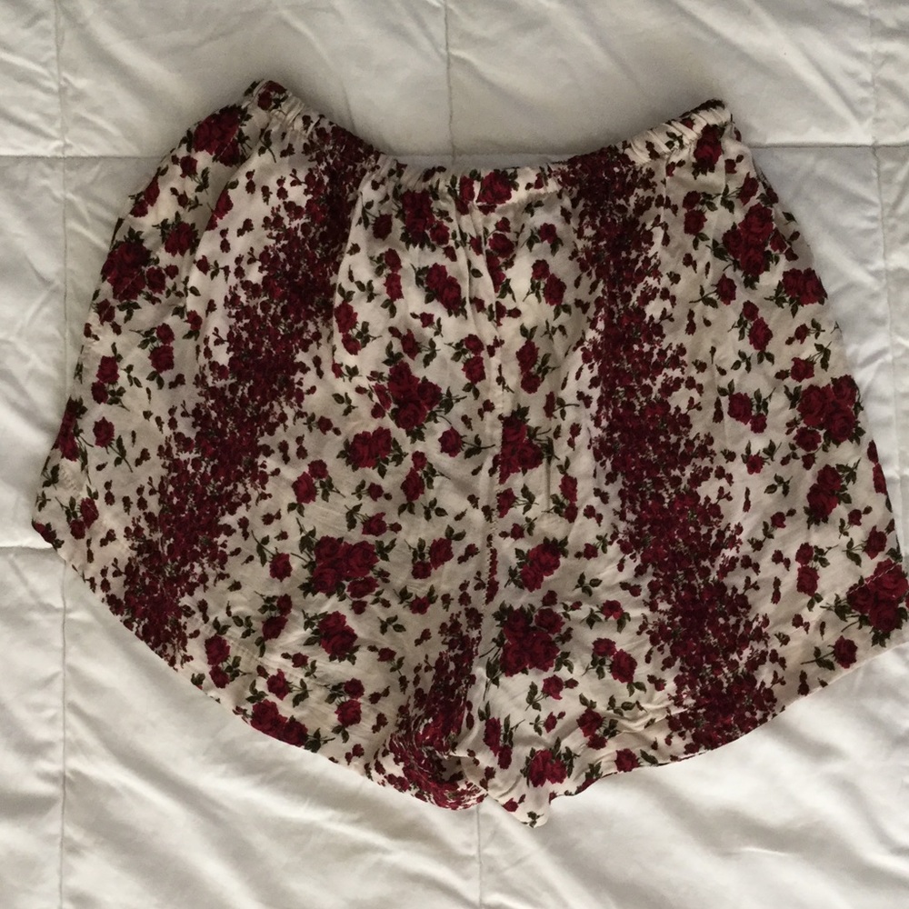 Rose patterned shorts - Picture 2 of 4