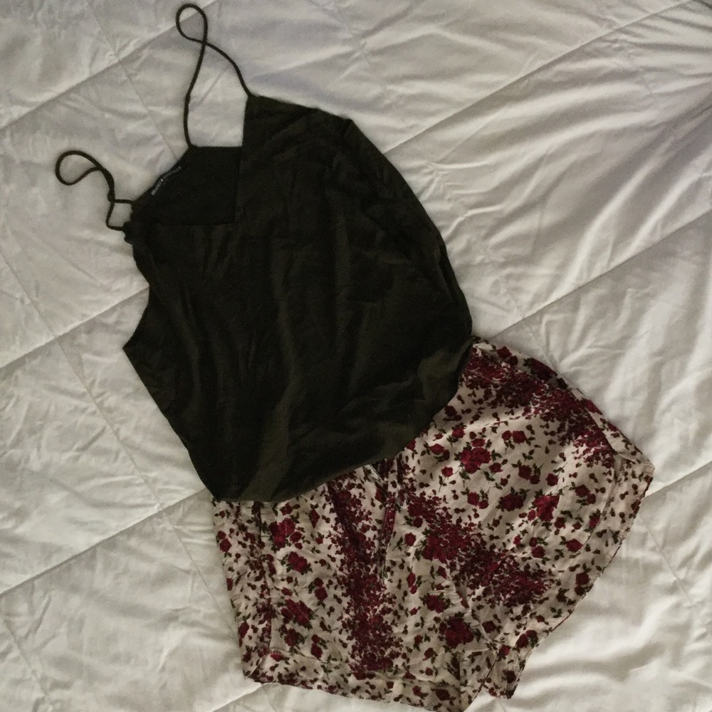 Rose patterned shorts - Picture 3 of 4