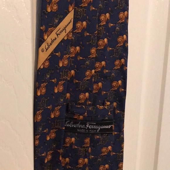 Salvatore Ferragamo silk tie - Picture 1 of 3