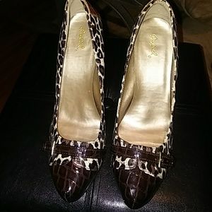 Size 10 animal print pump
