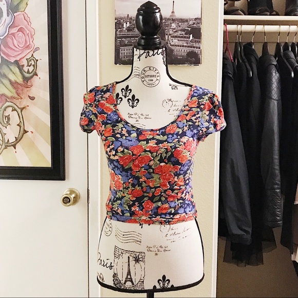 FOREVER 21 FLORAL CROP TOP - Picture 4 of 6