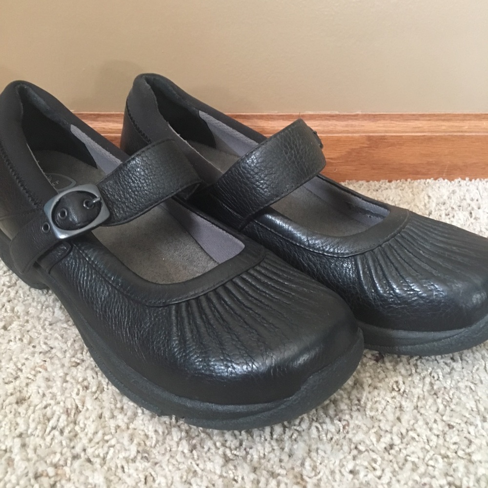 BLACK MARY JANES